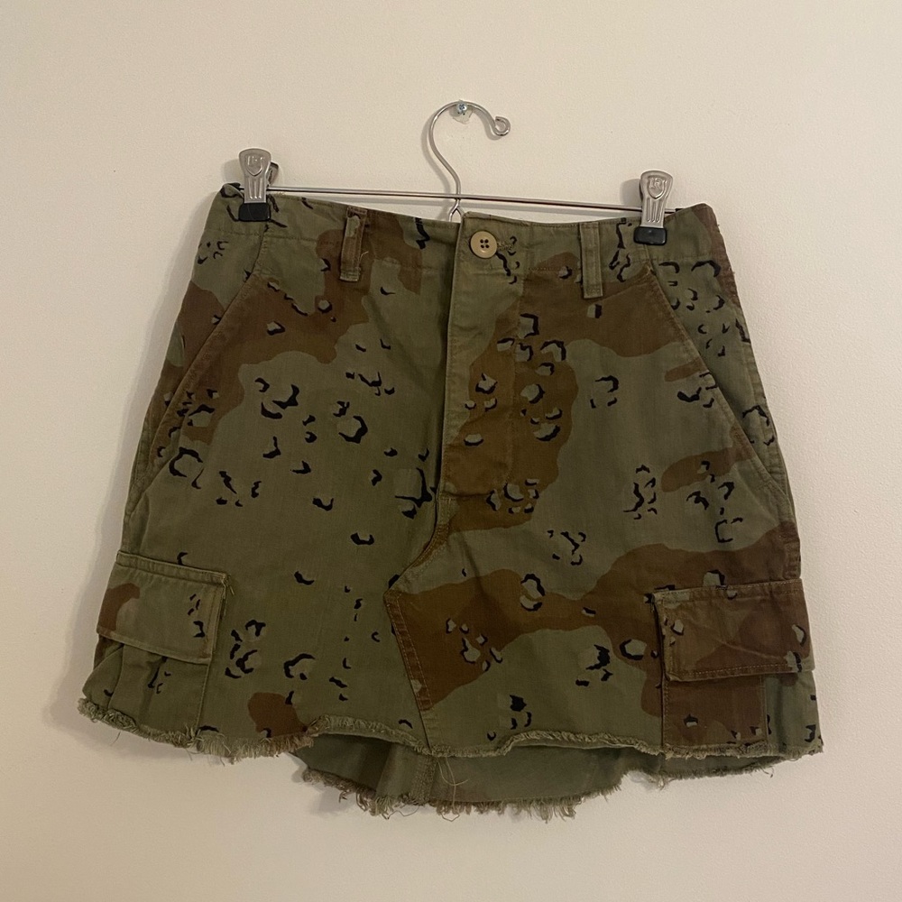Camo mini skirt